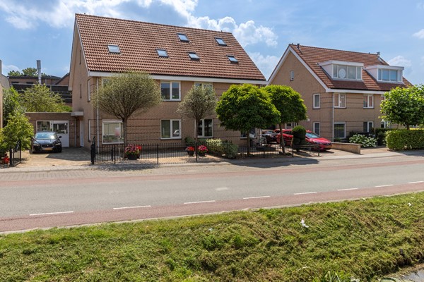 twee-onder-een-kapwoning nabij het centrum van Leimuiden